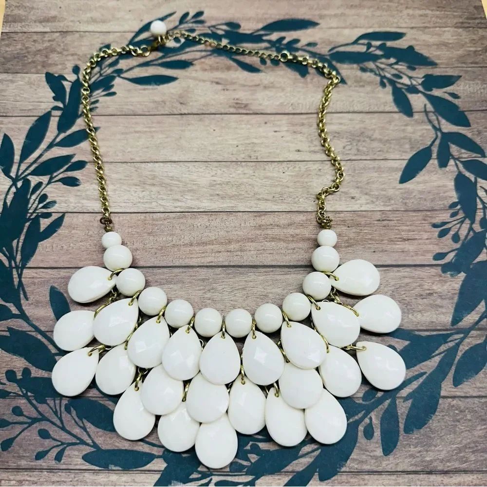 Gold White Acrylic Beaded Necklace‎ 21 In B3